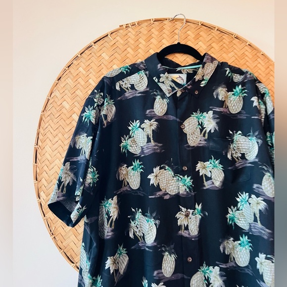 TOMMY BAHAMA ISLAND MODERN FIT MEN’S 100% SILK TROPICAL LUXURY HAWAIIAN SHIRT - Picture 2 of 9